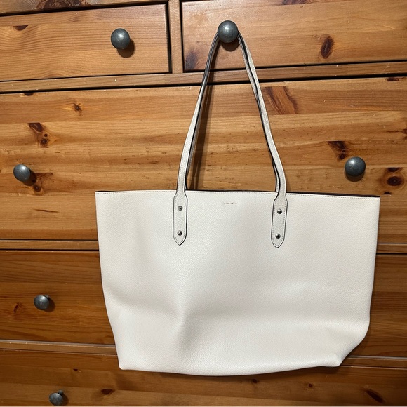 Coach Cream Tote Bag with Elegant Minimalist Design - Picture 2 of 6